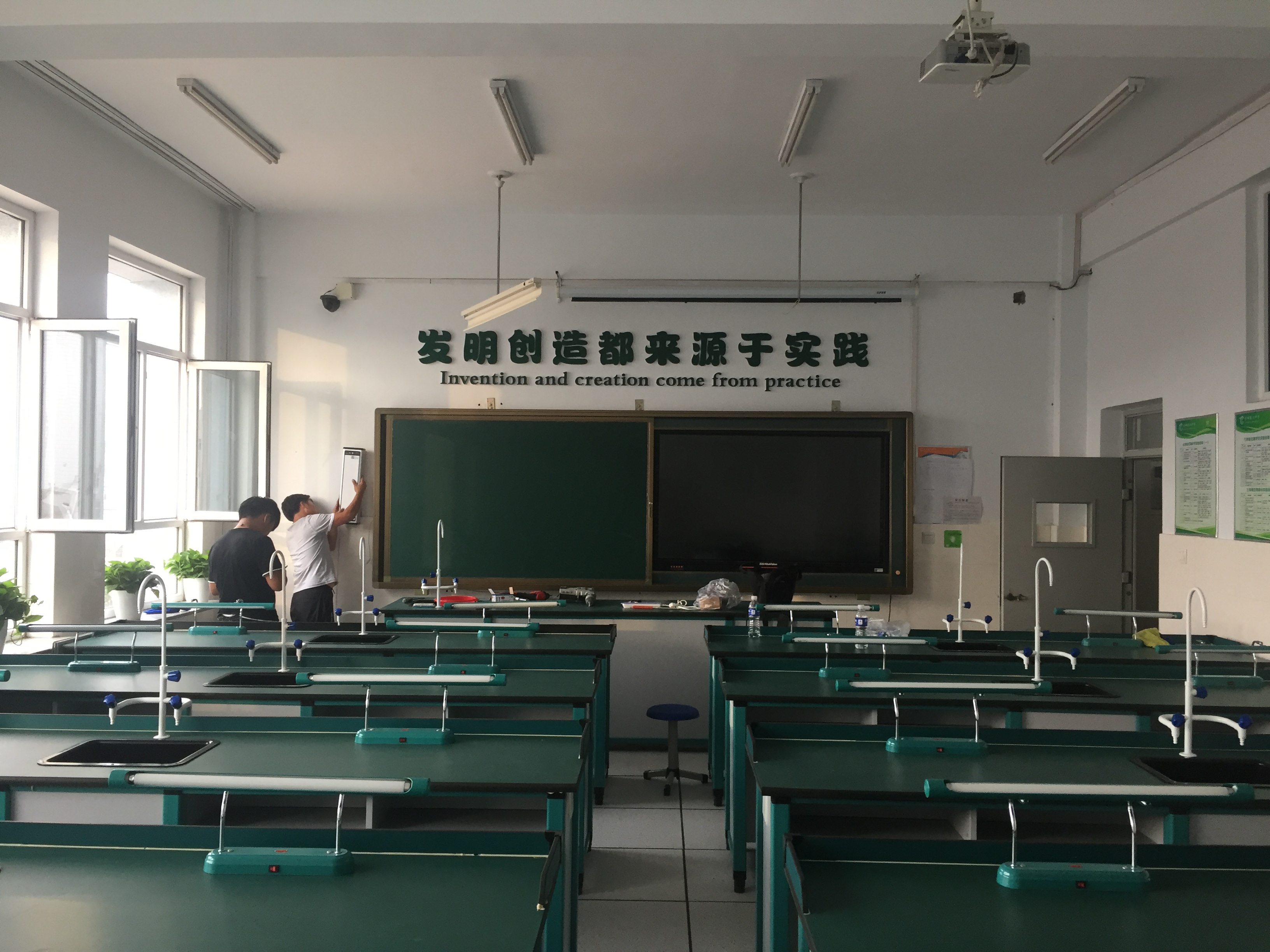 <b>学校“无忧云”录播监控系统建设</b>